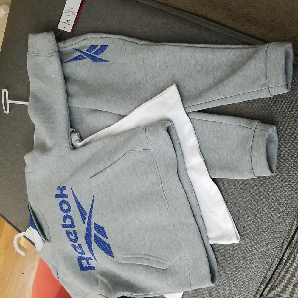 4 sweatshirt & pants set